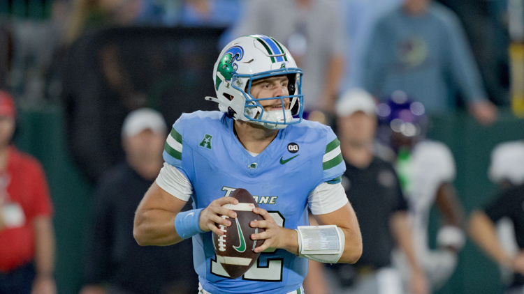 Tulane holds off FAU, 35-24, behind Retzlaff and big defensive day
