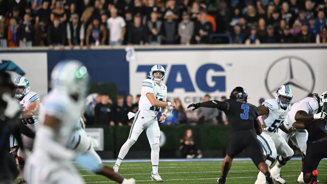 Football Earns Thrilling 38-32 Road Victory Over No. 22 Memphis