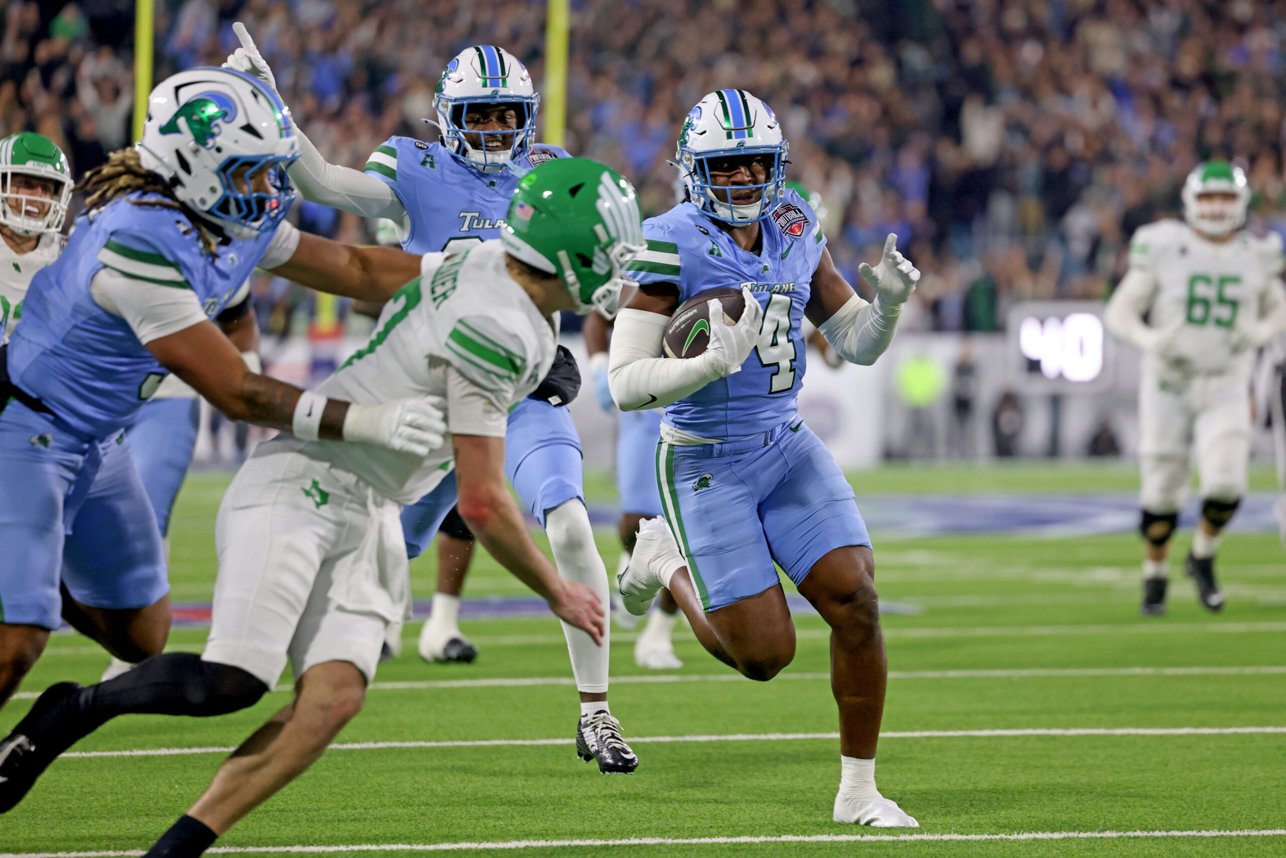 Tulane solidifies CFP bid, handles North Texas 34-21 for American title
